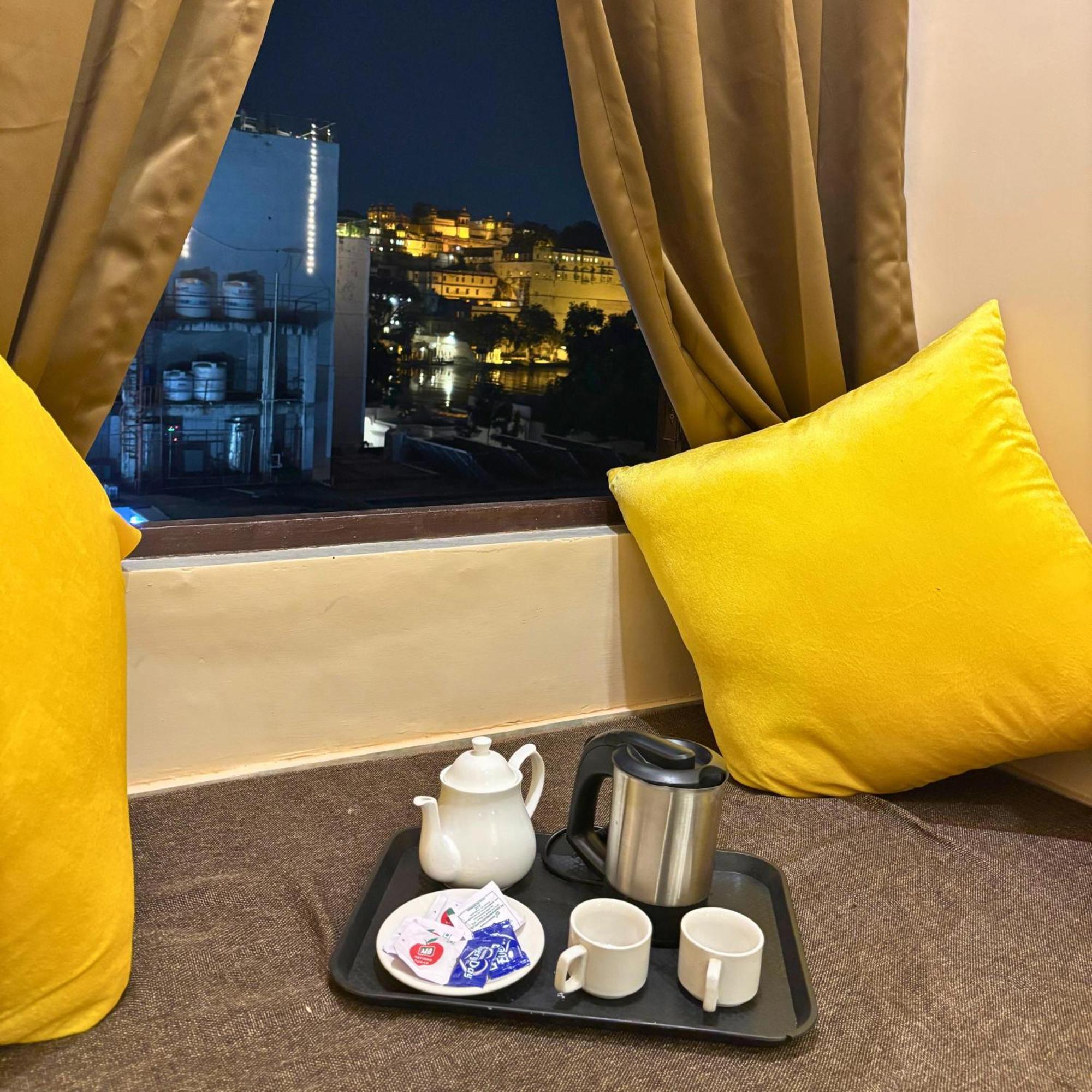 Hotel Nirvana Lakeside 烏代浦 外观 照片